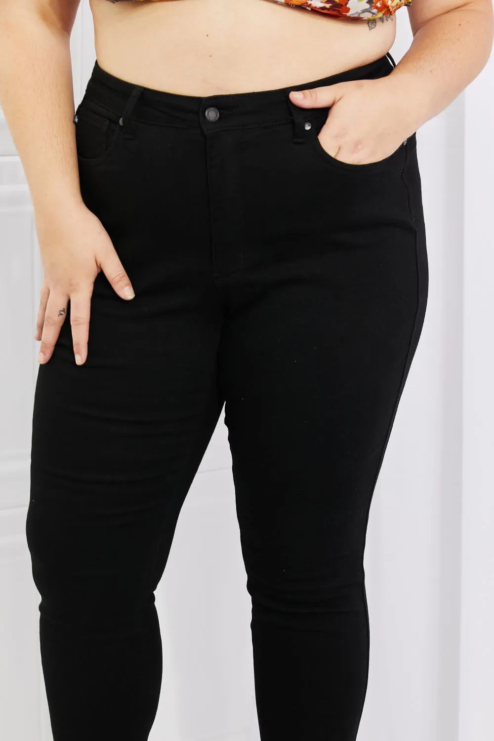 *APP EXCLUSIVE* Judy Blue Shark Bite Hem Skinny Jeans