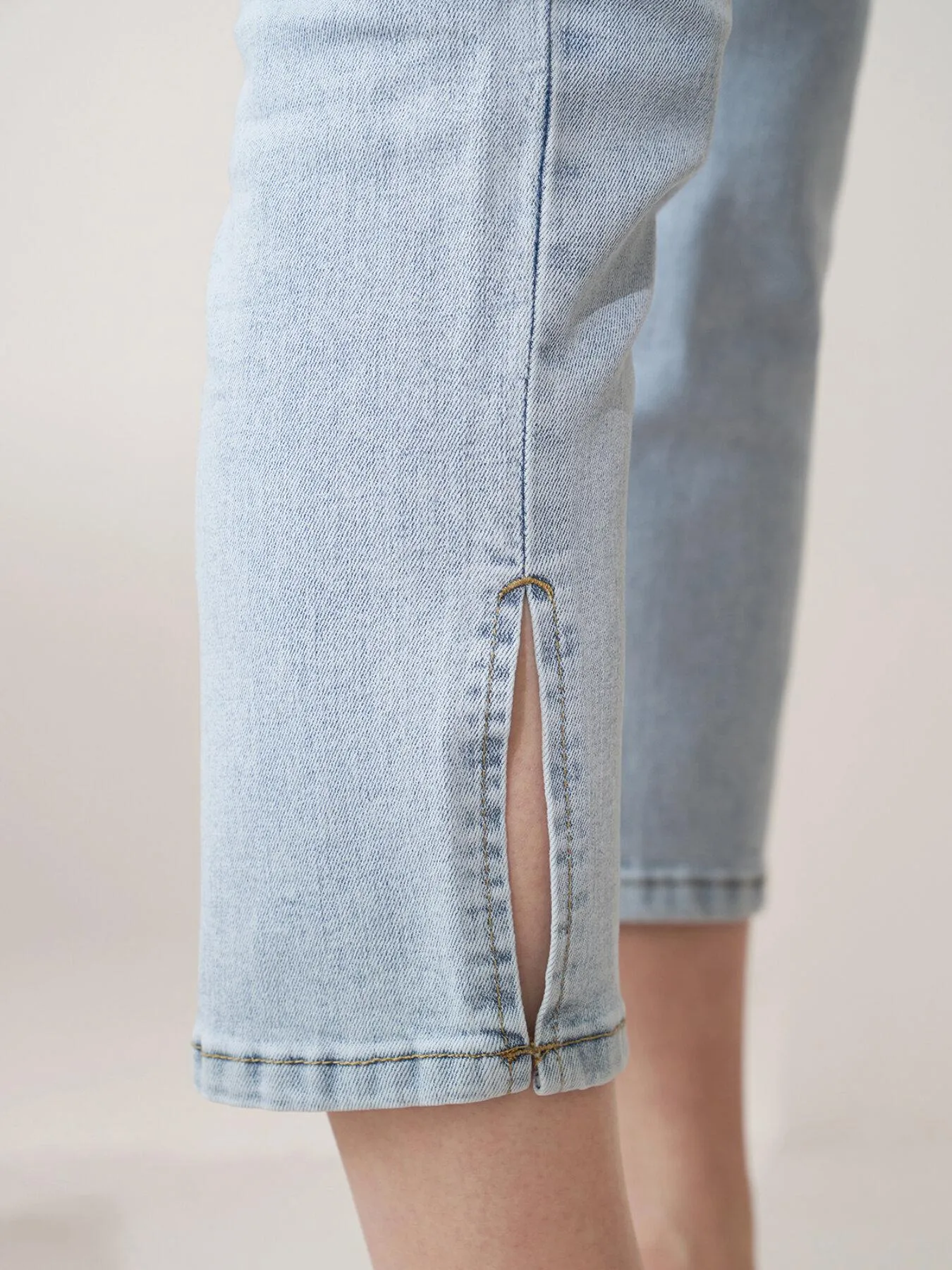 Button Split Hem Skinny Cropped Jeans