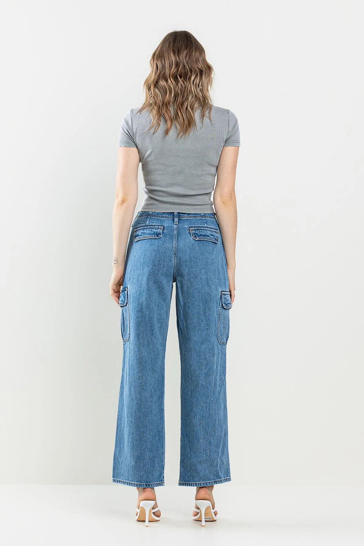 HIGH RISE WIDE STRAIGHT JEANS WITH CARGO POCKETS IN MEDIUM WASH  / SP-P12402M