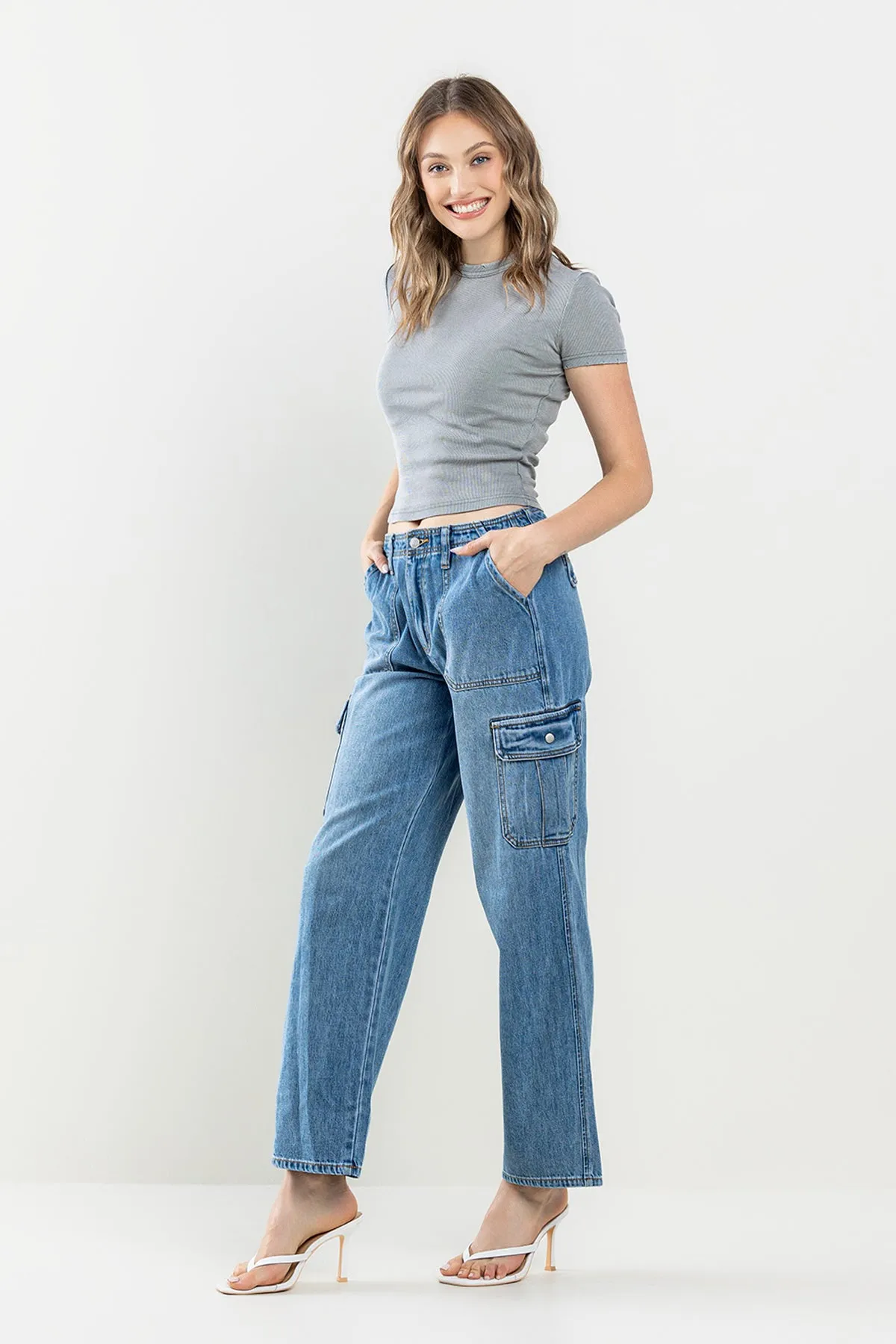 HIGH RISE WIDE STRAIGHT JEANS WITH CARGO POCKETS IN MEDIUM WASH  / SP-P12402M