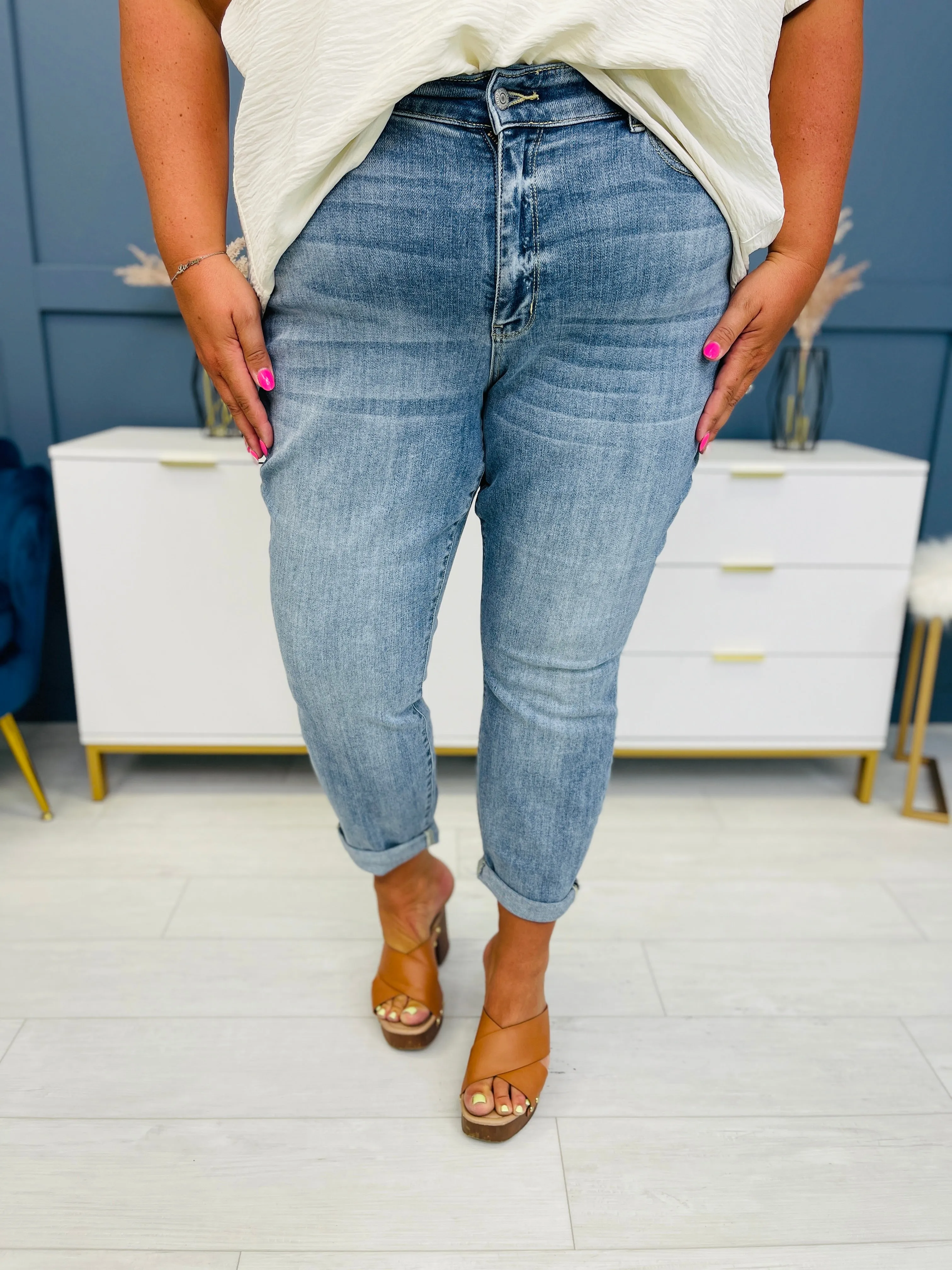 Judy Blue The Bleach Boys Midrise Boyfriend Jeans in Reg/Curvy