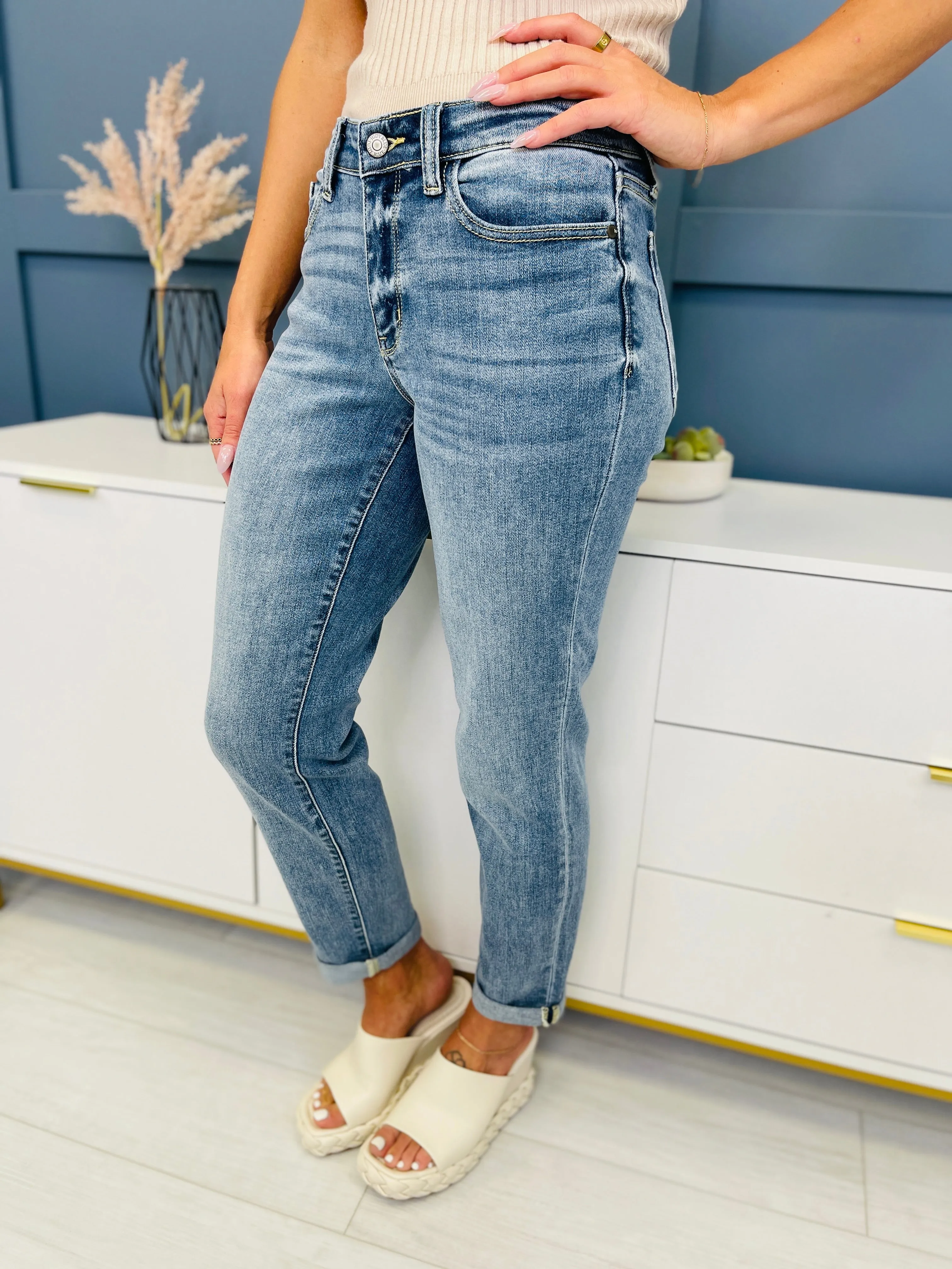 Judy Blue The Bleach Boys Midrise Boyfriend Jeans in Reg/Curvy