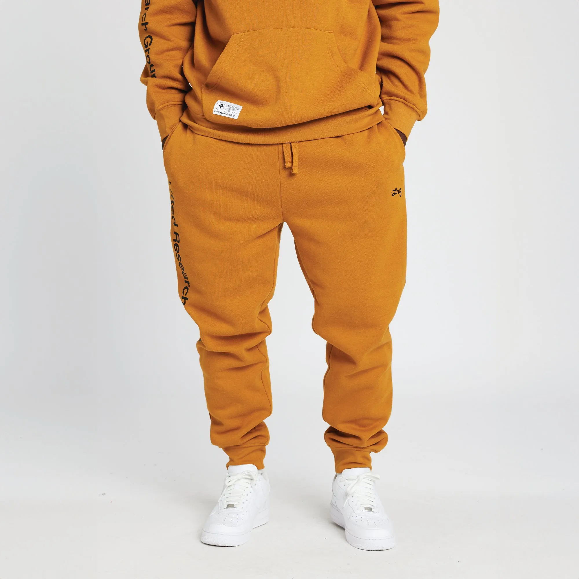 LIFTED SCRIPT JOGGER SWEATPANTS - WHEAT