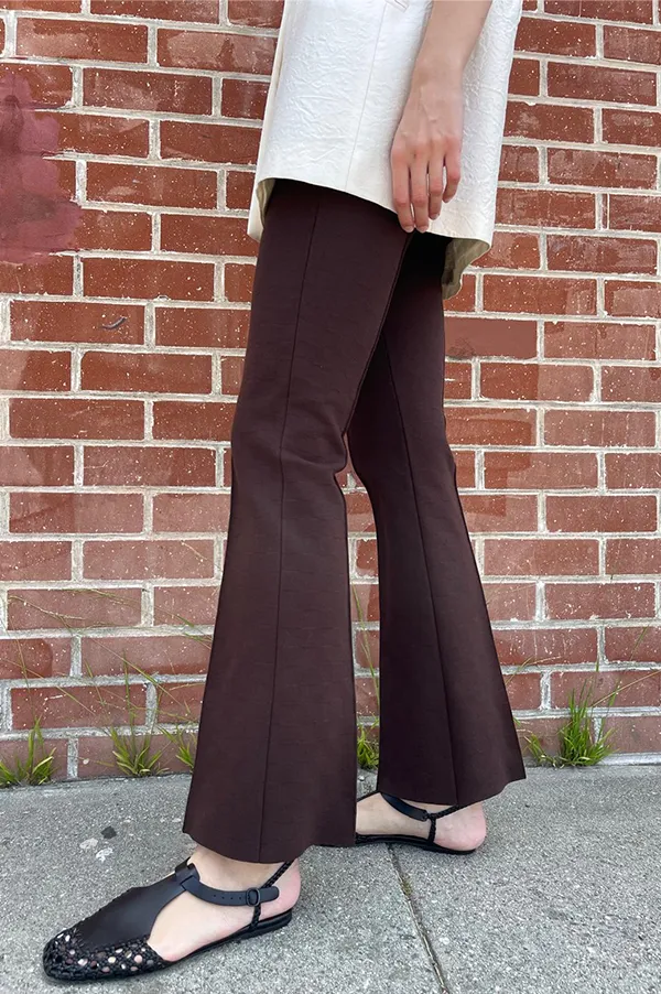 Long Kick Stretch-Cotton Pants in Chocolate