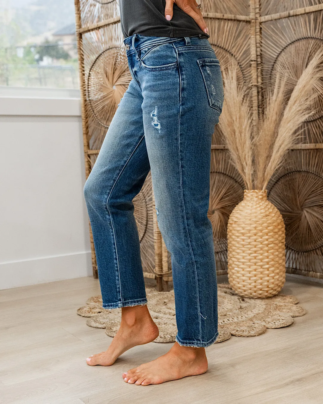 NEW! KanCan Quinn Slight Distressed Straight Jeans