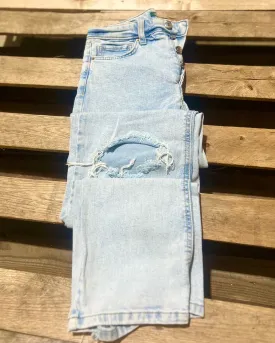 "KC" Lightwashed Knee Distressed Jeans (Wild Fable) Size: 2