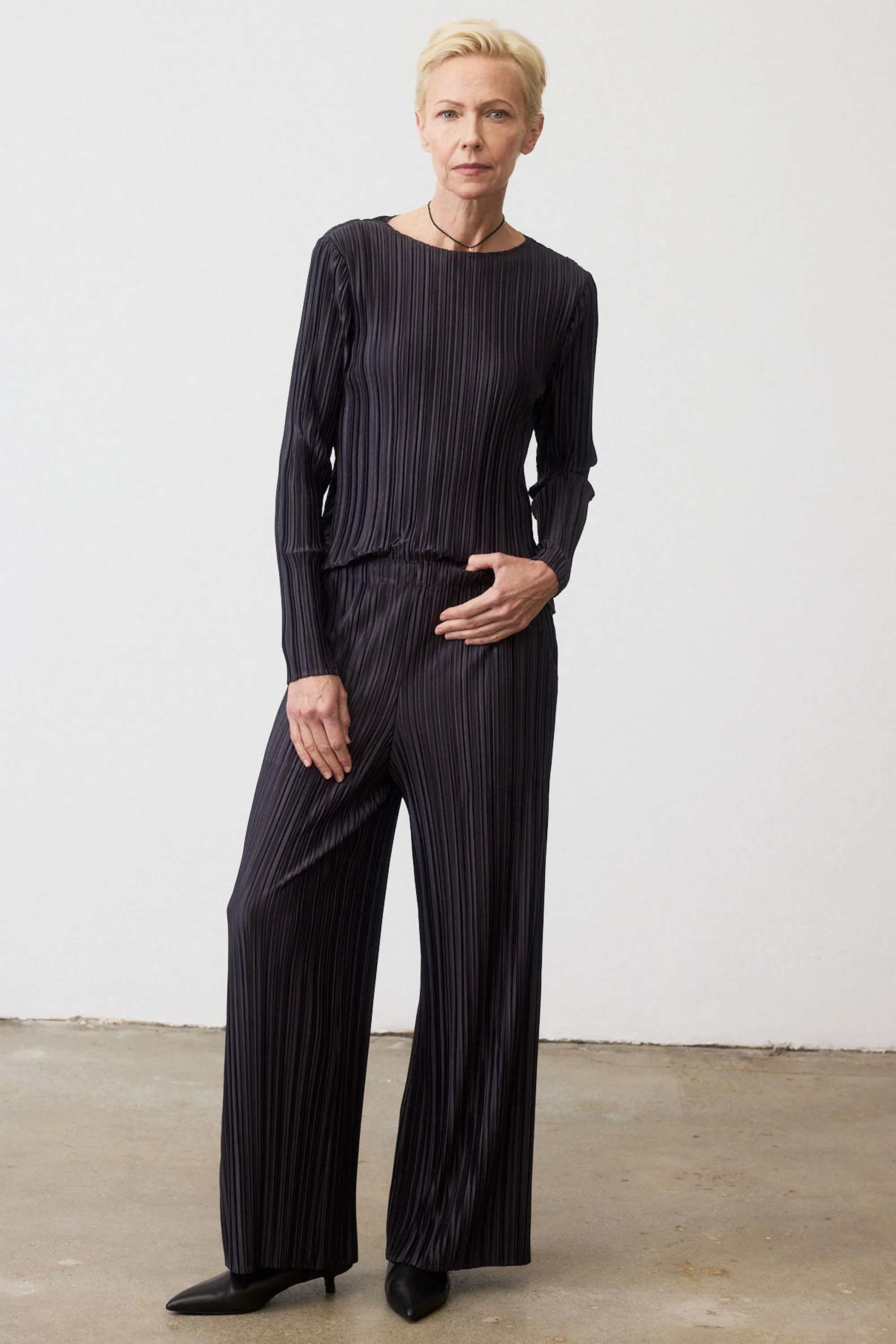 Relaxed Pleated Pants