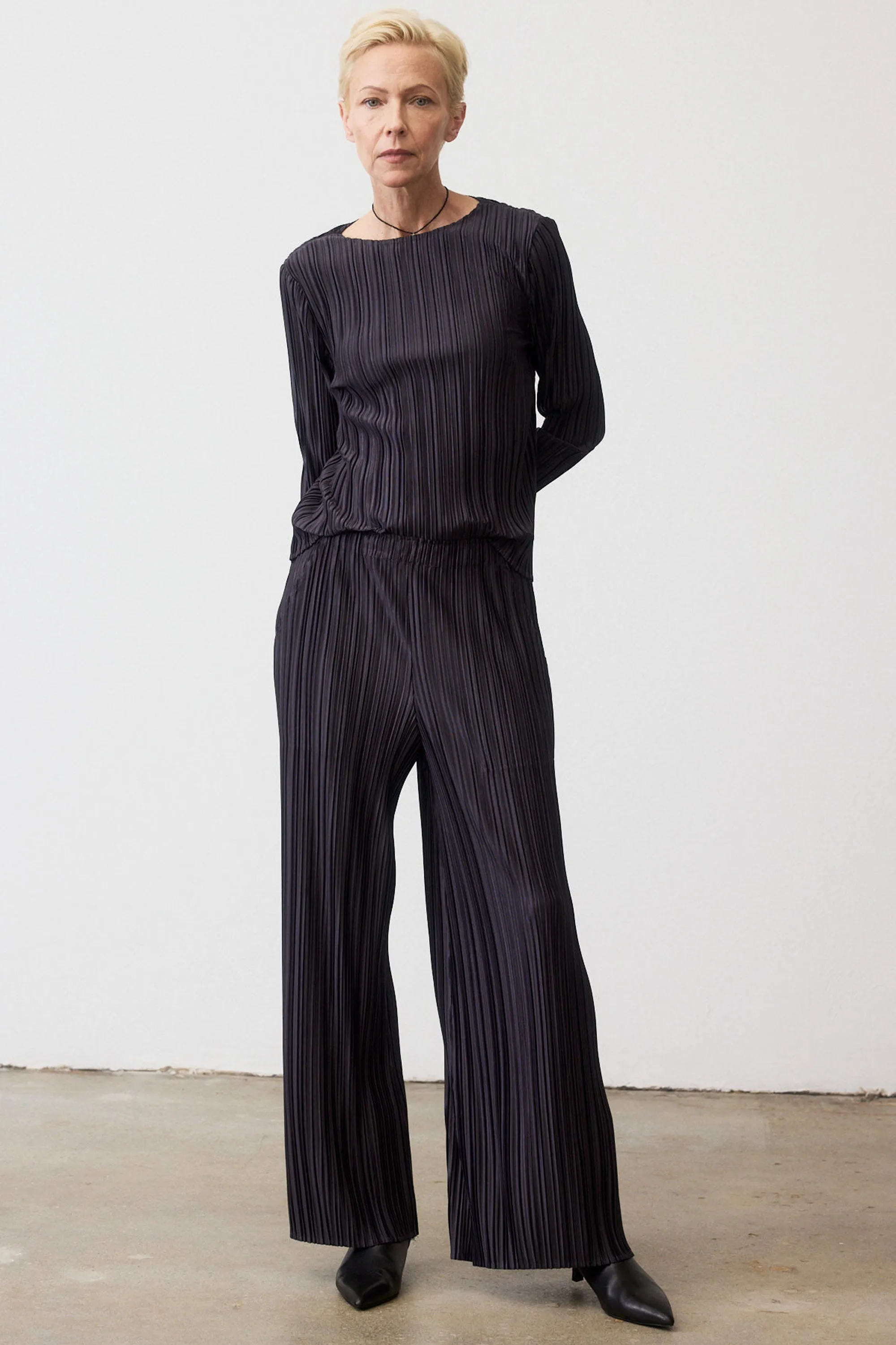 Relaxed Pleated Pants