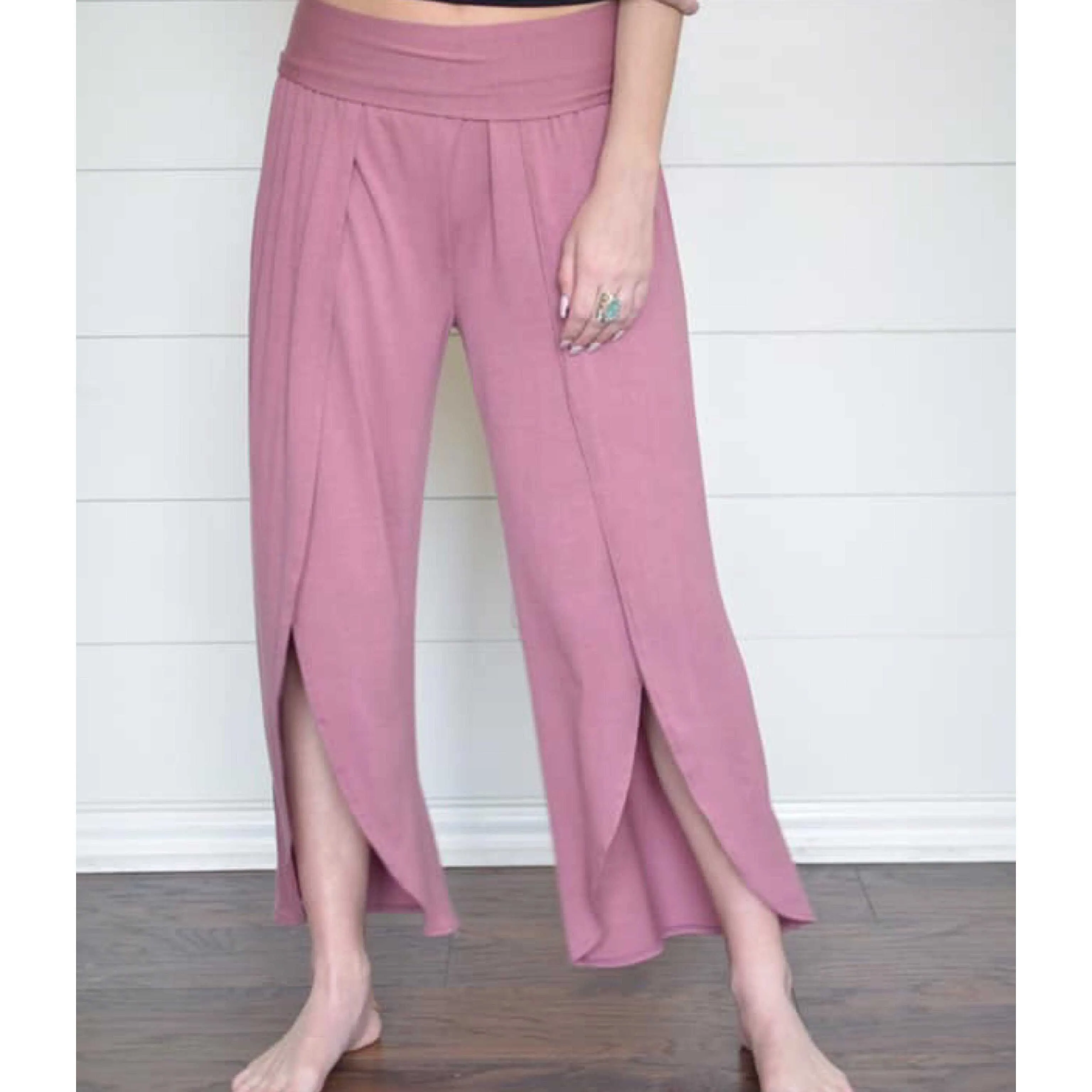 Solid Tulip Pedal Pants Womens